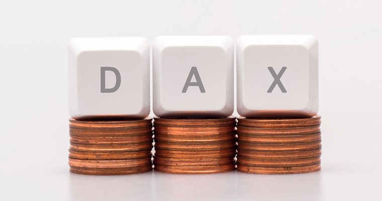 DAX hängt S&P500 deutlich ab – Investoren warten auf US-Halbzeitwahl und -Inflationsdaten