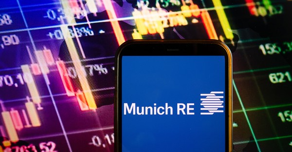(3⁺) MUNICH RE Analyst sagt Goldene Zeiten sind vorbei stock3