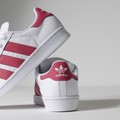 ADIDAS mit extrem starker Performance