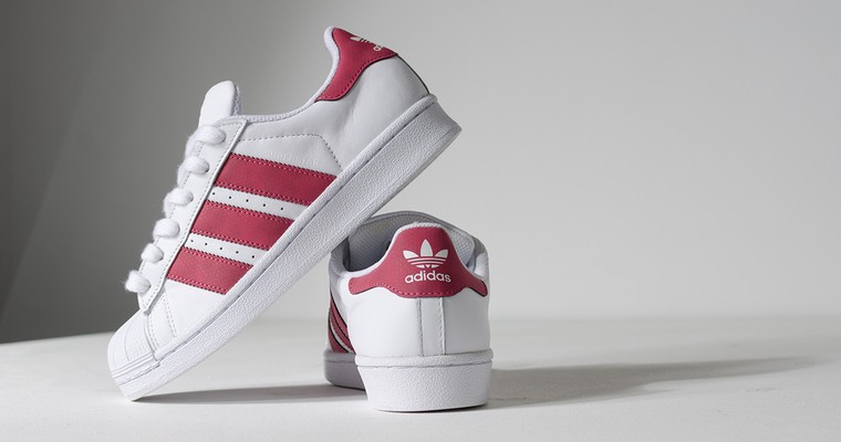 ADIDAS mit extrem starker Performance