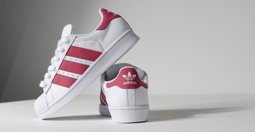 ADIDAS mit extrem starker Performance