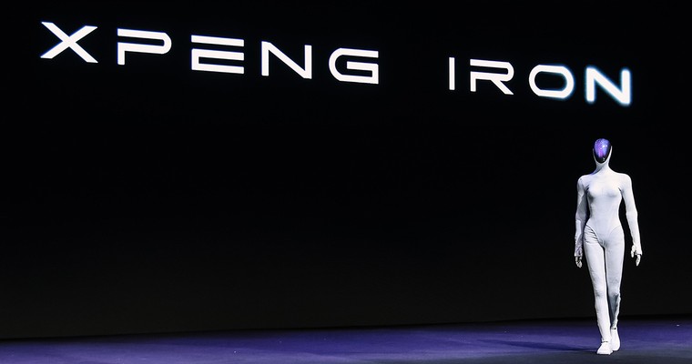 Teaserbild von XPENG - Roboter Iron geht in Produktion
