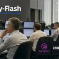 Teaserbild von Midday-Flash: Ölpreis fällt fünften Tag – DAX steigt über 25.700 Punkte