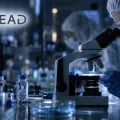 Teaserbild von GILEAD SCIENCES: HIV wächst um 18 % – Zukäufe drücken das Gewinnziel